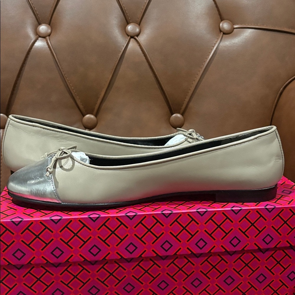 Tory Burch Cap Toe Ballet Flats - WORN ONCE Size 9 - Picture 8 of 9